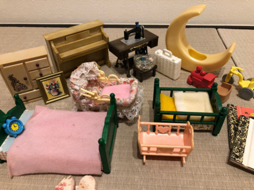 小物も付いています☆シルバニアファミリーのベットと趣味のセット☆