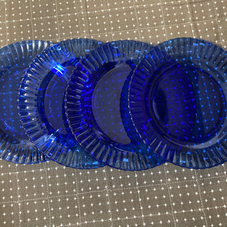 【終了】青いガラスのお皿4枚
