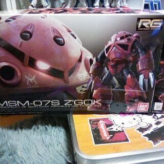 ガンプラ完成品135体、武器備品、ディスプレイ棚