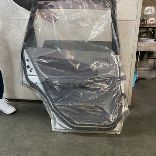 日産ウイングロード 左リアドア11Y