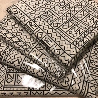 エジプト象形文字風 巾250×230cmを2枚セットで 幾何学模...