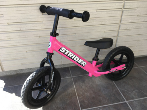 ストライダー(ピンク色)