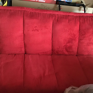 赤いソファーベット