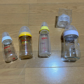 哺乳瓶、モグフィ、おしゃぶり、プラスチックエプロン