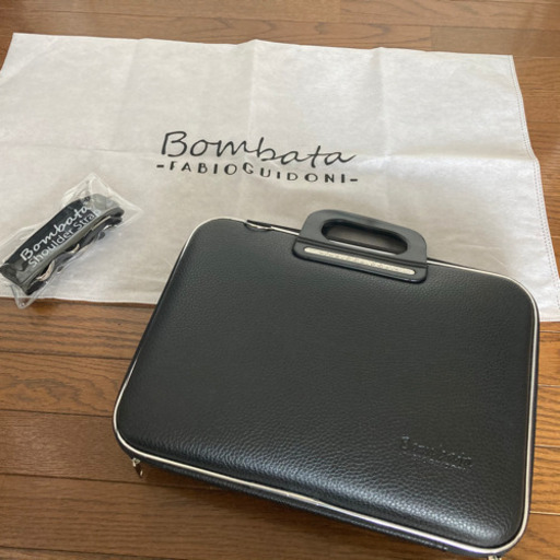 【新品同様】パソコンバッグ 13inch Bombata