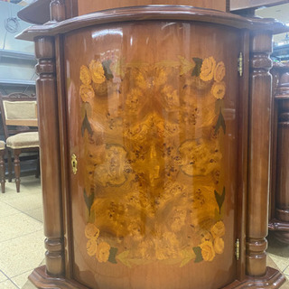 豪華絢爛　コーナーキャビネット　イタリア　象嵌　格子　ガラス　カギ付き