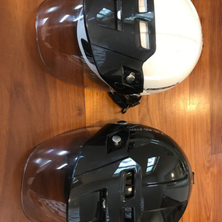 ヤールーヘルメット　白と黒2個セット