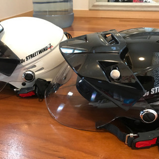 ヤールーヘルメット　白と黒2個セット ヤールーヘルメット 白と黒2個セット