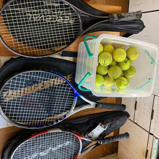 テニスラケット三本