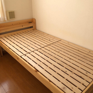 木製シングルベッド　コンセント付