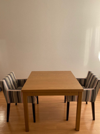 IKEA BJURSTA 伸長式ダイニングテーブルとイス2脚