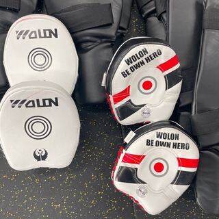 グローブ　ヘッドギア　レガース　パンチミット等　キックボクシング