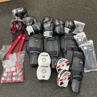 キックボクシング グローブ レガース ヘッドギア【美品・激安】