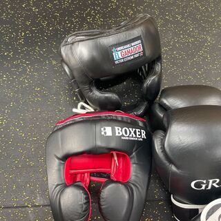 グローブ　ヘッドギア　レガース　パンチミット等　キックボクシング