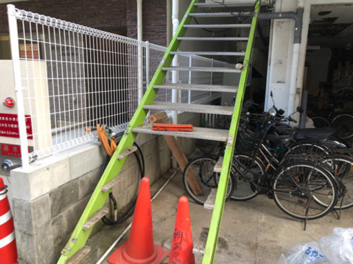 鉄製の階段