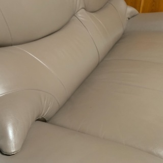 アサヒの3人掛け革ソファー