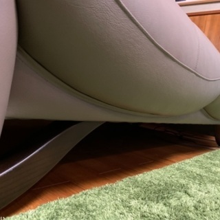 アサヒの3人掛け革ソファー