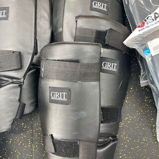 格闘技　ヘッドギアL　グローブ14oz レガースM バンテージXL 膝当てM 格闘技 ヘッドギアL グローブ14oz レガースM バンテージXL 膝当てM