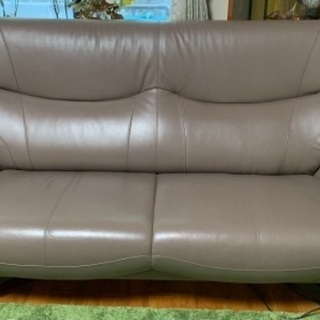 アサヒの3人掛け革ソファー