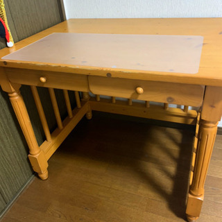 木のテーブル　学習机　カントリー