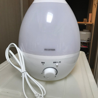 【ネット決済】アイリスオーヤマ製　加湿器(カラフルな照明付)