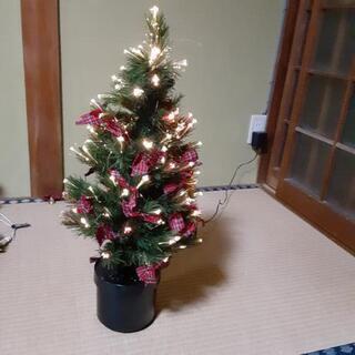 ６色に変わって回るキレイなクリスマスツリー