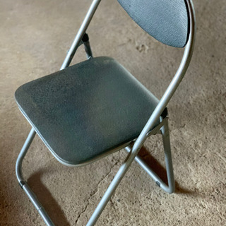 折り畳み椅子です‼️６脚有ります‼️一脚500円です‼️