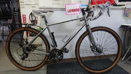 【大特価】(♡8)自転車 ロードバイク 新車 シルバー 14段変速 ディスクブレーキ ボトルホルダー ポンプ キャリア付き