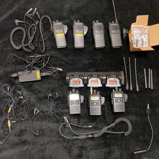 MOTOROLA　GP328　無線機　充電器　ヘッドフォン　セット　サーキット無線等に　書類有り