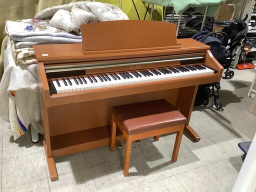ライトカラーの河合楽器の電子ピアノ！