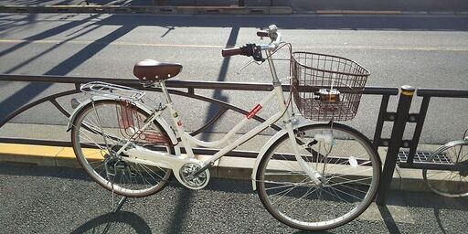 ★新車・限定特価・おしゃれタウンサイクル・BAA・26インチ・6段ギヤ・ヒルモLEDオートライト・白