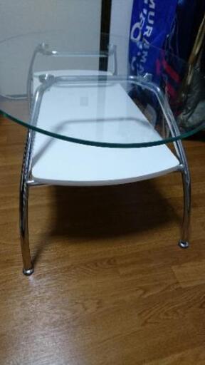 少しおしゃれなガラステーブル