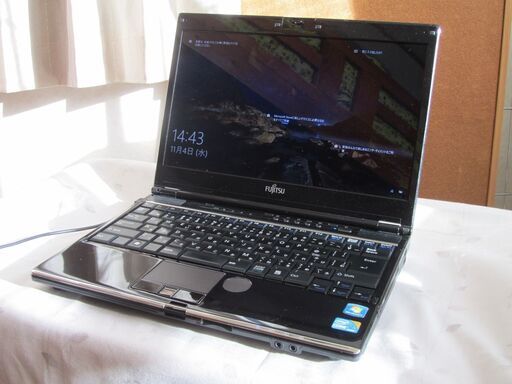 富士通 FM-V　SH560/3B  Core i3 M370 デュアルコアCPU、13.3型液晶、Windows10 Home 64bit、HDD 750GB、メモリ4 GB、無線・有線LAN、HDMI、DVD・CD、MS Office365(ver2016)インストール済。