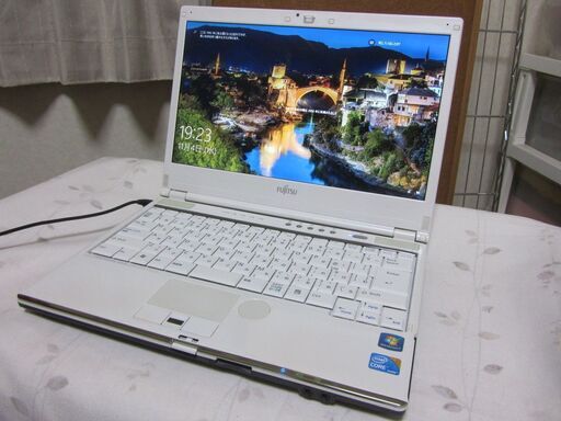 富士通 FM-V　SH53/C  Core i3  M380 デュアルコアCPU、13.3型液晶、Windows10 Home 64bit、HDD 750GB、メモリ4 GB、無線・有線LAN、HDMI、DVD・CD、MS Office365(ver2016)インストール済。