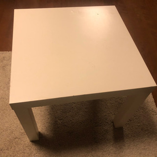 正方形で白の木製サイドテーブル