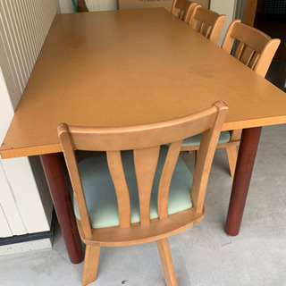テーブルと椅子