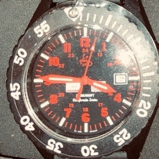 赤い文字盤の防水時計 🎁