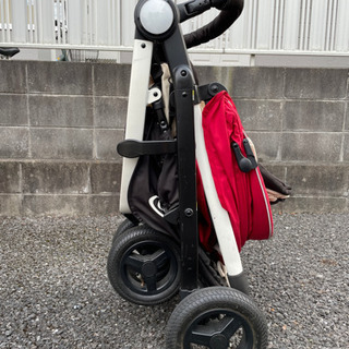 3輪ベビーカー グレコ エアタイヤで振動少なく、軽快です！