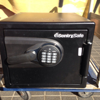 【値下げ】　金庫　 sentry. safe　