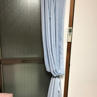 【無料】青いカーテン