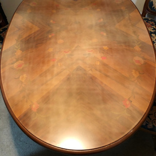 輸入家具専門店で購入した、イタリア製 楕円形 猫足のダイニングテーブル＆布張りチェア4脚 セット