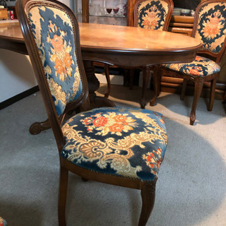 輸入家具専門店で購入した、イタリア製 楕円形 猫足のダイニングテーブル＆布張りチェア4脚 セット