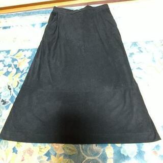 ベルベット風黒のスカート