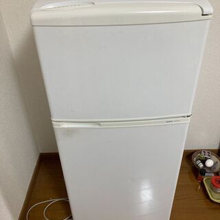一人暮らし向け小型冷蔵庫：SANYO SR-YM110(W)（三...