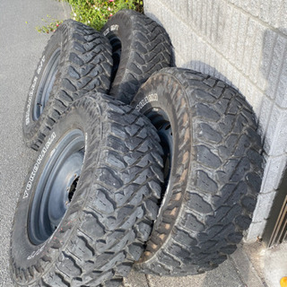 プラドFJクルーザージオランダー285/70R17 2017年製造