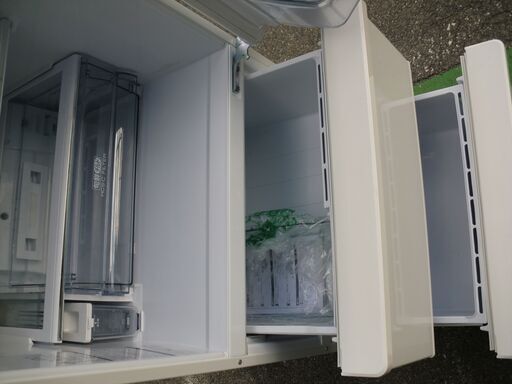 美品◆引取り歓迎◆ＡＱＵＡ　3ドア272Ｌ冷蔵庫　自動製氷付　2018年　動作保証1週間