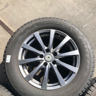 12／13まで！BRIDGESTONE BLIZZAK  DM-V2     ⭐︎バリ山17年製225/65R17 　残り溝　　4本ともに9ミリ程  　マナレイスポーツ 　17インチ　5穴　pcd114.3 オフセット35 