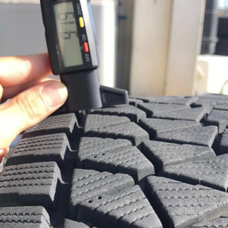 12／13まで！BRIDGESTONE BLIZZAK  DM-V2     ⭐︎バリ山17年製225/65R17 　残り溝　　4本ともに9ミリ程  　マナレイスポーツ 　17インチ　5穴　pcd114.3 オフセット35 