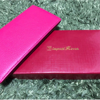 綺麗なピンクのお財布