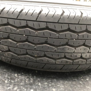 ハイエース純正タイヤ　4本